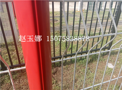 桃型柱護(hù)欄網(wǎng)，熔堅固美觀于一身的護(hù)欄網(wǎng)產(chǎn)品